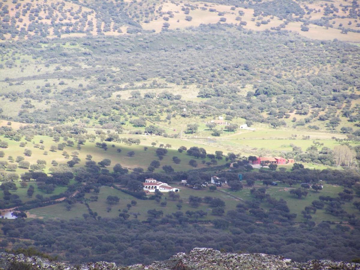 Casa Rural De La Finca Sierra Grande Hornachos Bagian luar foto